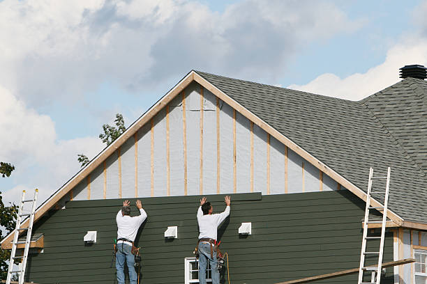 Professional Siding Installation technician working in Mount Pleasant, NC